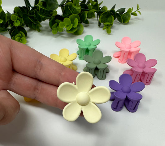 Mini Flower Claw Clip